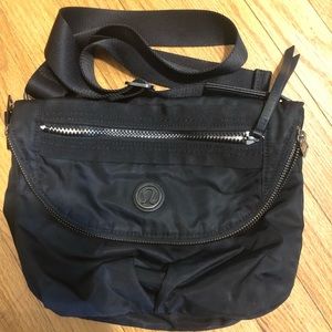 Lululemon black festival bag
